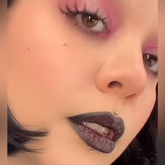 💋 CYBER a MAC SATIN LIPSTICK. RETAILS $23. **NEW IN THE BOX. FULL SIZE. - Picture 4 of 12